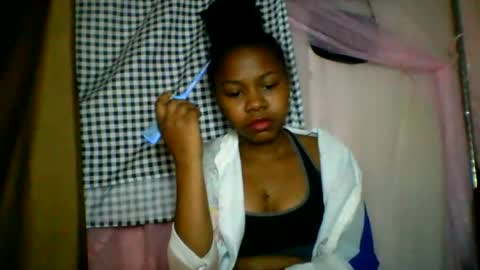 Snapshot of lara_belle chatting on July 15, 2026, 11:54 pm lara_belle online show from July 15, 2026, 11:54 pm