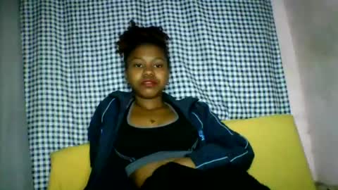 Snapshot of lara_belle chatting on July 28, 2026, 7:39 pm lara_belle online show from July 28, 2026, 7:39 pm