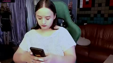 Snapshot of lara_benson_ chatting on December 20, 2025, 10:33 am lara_benson_ online show from December 20, 2025, 10:33 am