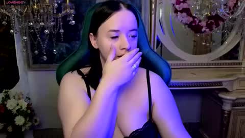 Snapshot of lara_benson_ chatting on February 7, 2026, 7:45 am lara_benson_ online show from February 7, 2026, 7:45 am