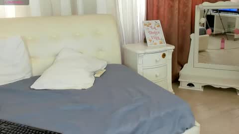 Lara online show from February 18, 2025, 1:43 am