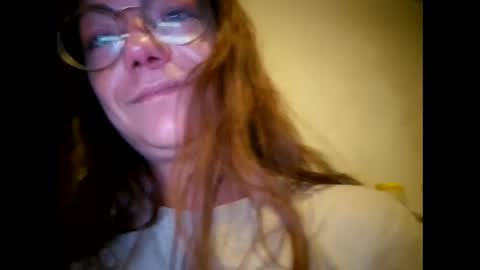 Snapshot of laraa333 chatting on October 10, 2025, 10:31 pm Little online show from October 10, 2025, 10:31 pm