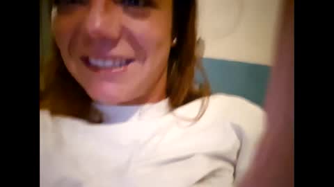 Snapshot of laraa333 chatting on October 24, 2025, 1:57 am Little online show from October 24, 2025, 1:57 am