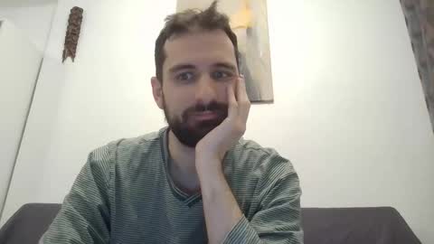 laraaan online show from December 18, 2025, 10:05 pm