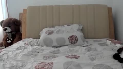 lara online show from November 5, 2025, 6:41 pm