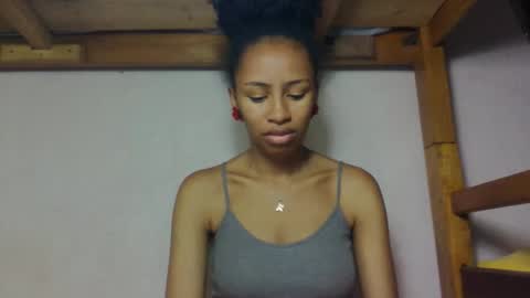 Snapshot of larah98 chatting on February 5, 2026, 7:35 am larah98 online show from February 5, 2026, 7:35 am