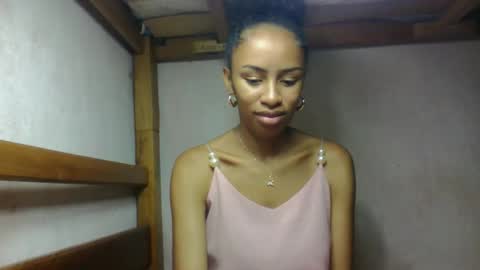 Snapshot of larah98 chatting on February 11, 2026, 6:35 pm larah98 online show from February 11, 2026, 6:35 pm