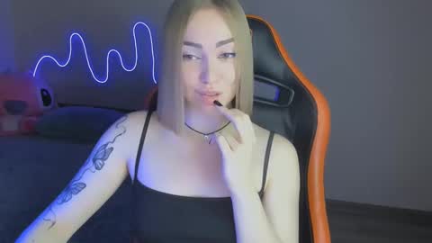 LaraKrein lk online show from November 17, 2025, 3:51 pm