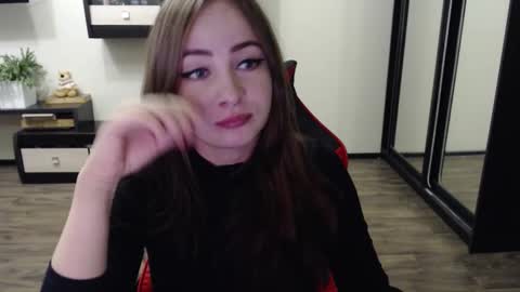 Laralianna online show from September 18, 2025, 8:05 am