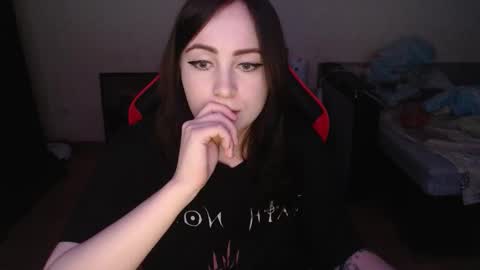 Laralianna online show from December 17, 2025, 4:24 pm