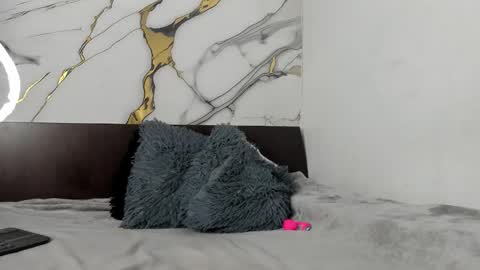 laralmanza online show from April 19, 2026, 1:32 pm