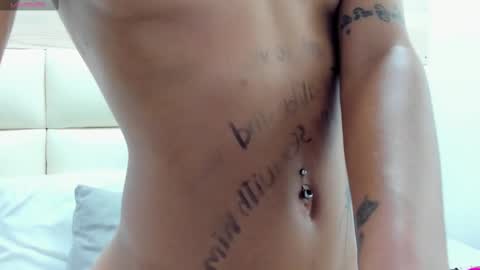 Snapshot of laramoon_ chatting on February 17, 2025, 4:48 pm LARA online show from February 17, 2025, 4:48 pm