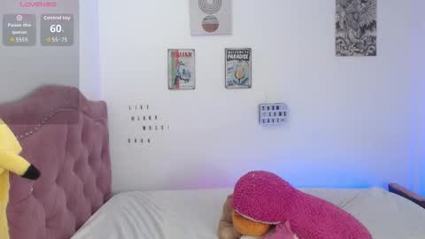 Snapshot of laramucci chatting on November 9, 2025, 7:45 pm laramucci online show from November 9, 2025, 7:45 pm