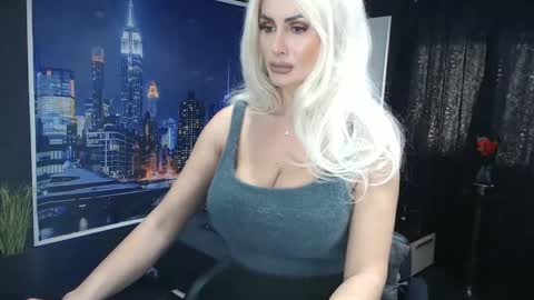 laras_moans online show from January 27, 2025, 11:54 am