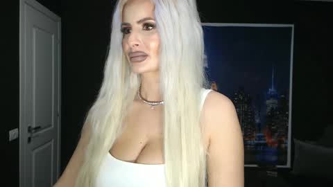 laras_moans online show from February 21, 2025, 8:29 am