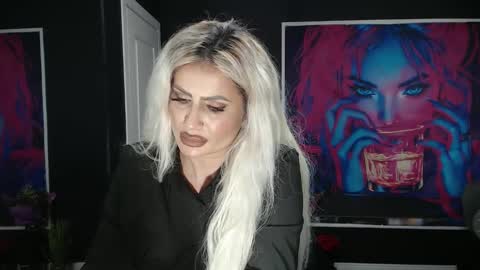 laras_moans online show from November 15, 2025, 9:50 am