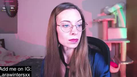 Snapshot of larawinters chatting on October 6, 2025, 7:44 pm larawinters online show from October 6, 2025, 7:44 pm