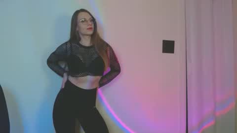 larawintersxxx online show from December 18, 2025, 9:21 pm