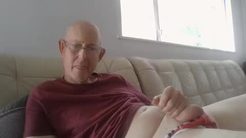 largerthan-   say hi on entry online show from April 1, 2026, 4:35 am