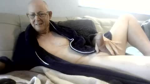 Snapshot of largerthan chatting on July 8, 2026, 11:53 pm largerthan- say hi on entry online show from July 8, 2026, 11:53 pm