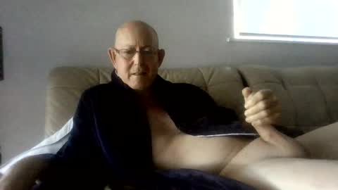 Snapshot of largerthan chatting on July 11, 2026, 10:11 pm largerthan- say hi on entry online show from July 11, 2026, 10:11 pm