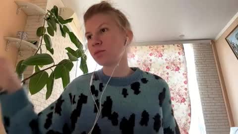 Eva online show from October 21, 2025, 1:01 pm