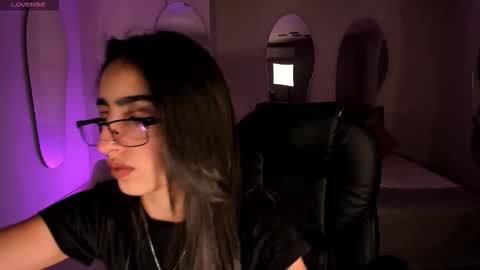 Larisa Smirnov online show from November 30, 2025, 11:53 pm