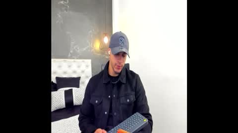 andrew online show from November 9, 2025, 1:09 pm