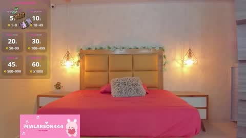 Snapshot of larsonmia chatting on January 14, 2026, 12:22 pm MIA online show from January 14, 2026, 12:22 pm