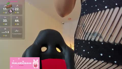 Snapshot of larsonmia chatting on January 16, 2026, 12:20 pm MIA online show from January 16, 2026, 12:20 pm