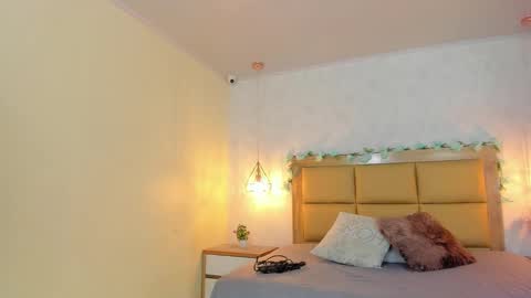 Snapshot of larsonmia chatting on January 17, 2026, 12:21 pm MIA online show from January 17, 2026, 12:21 pm