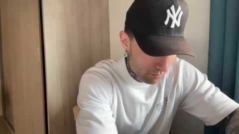 Snapshot of larsskeet chatting on June 9, 2026, 5:57 pm larsskeet online show from June 9, 2026, 5:57 pm