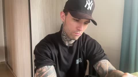 Snapshot of larsskeet chatting on June 25, 2026, 6:01 pm larsskeet online show from June 25, 2026, 6:01 pm