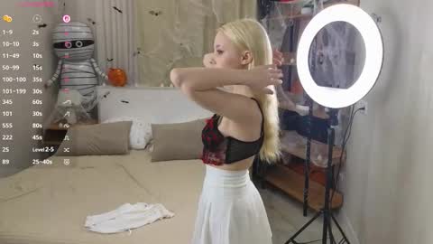 Emilia for my friends Amy online show from November 5, 2025, 1:16 am