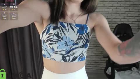 lasly_moon online show from December 20, 2025, 7:26 am