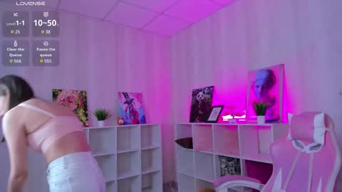 lasly_moon online show from March 10, 2026, 1:43 am