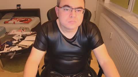 Snapshot of latexboy893 chatting on November 16, 2025, 9:31 pm latexboy893 online show from November 16, 2025, 9:31 pm