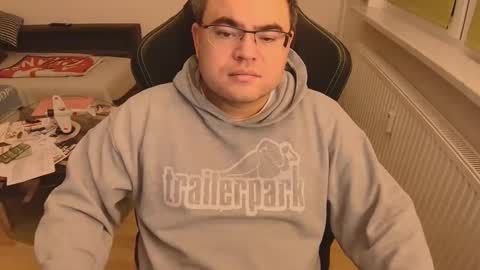 latexboy893 online show from December 19, 2025, 9:33 pm