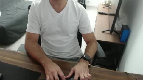 latexdave84 online show from January 19, 2026, 10:41 am