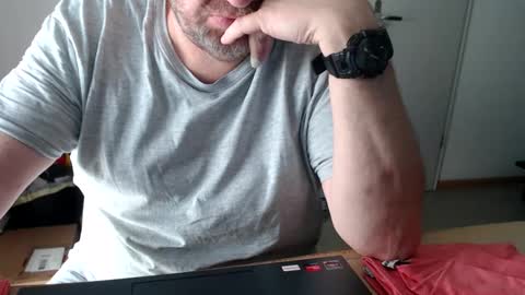 Snapshot of latexloverch71 chatting on April 6, 2026, 12:39 pm Andreas Latexlover online show from April 6, 2026, 12:39 pm