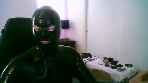 latexminheadroom online show from December 21, 2025, 8:27 pm