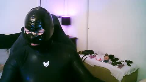 latexminheadroom online show from April 16, 2026, 1:50 am