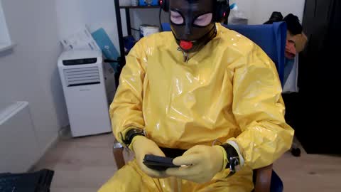 Snapshot of latexslaafboy2 chatting on December 9, 2024, 7:28 am latexslaafboy online show from December 9, 2024, 7:28 am