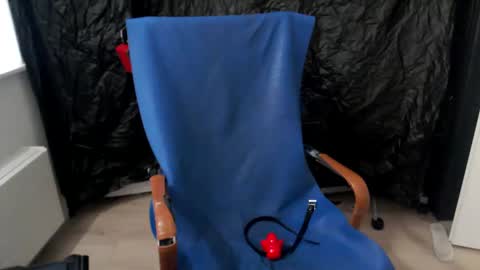 Snapshot of latexslaafboy2 chatting on December 19, 2024, 11:29 am latexslaafboy online show from December 19, 2024, 11:29 am