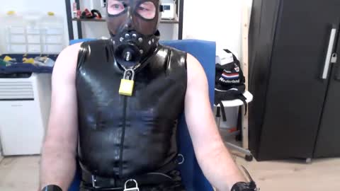 Snapshot of latexslaafboy2 chatting on January 2, 2025, 9:22 am latexslaafboy online show from January 2, 2025, 9:22 am