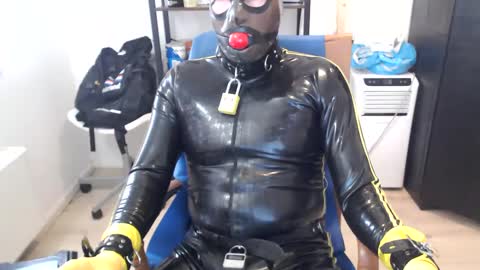 Snapshot of latexslaafboy2 chatting on February 3, 2025, 1:30 pm latexslaafboy online show from February 3, 2025, 1:30 pm