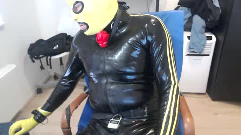 Snapshot of latexslaafboy2 chatting on March 10, 2025, 7:10 am latexslaafboy online show from March 10, 2025, 7:10 am