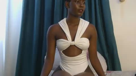 Snapshot of latiffaah_xx chatting on January 11, 2026, 11:48 am latiffaah_xx online show from January 11, 2026, 11:48 am