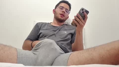 Latin edge online show from March 10, 2025, 8:23 pm