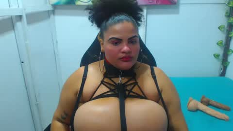 latina_bigboos12 online show from May 22, 2026, 4:30 am